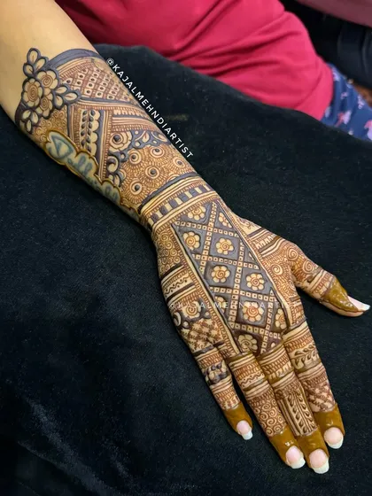 A heavy bridal backhand design with intricate details.