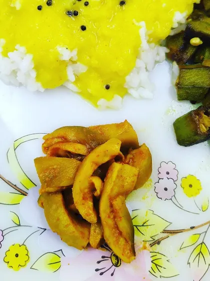 A perfect, simple meal of rice, dal, and bhindi, made complete with a serving of my oil-free Hing ka Achaar. The tangy mango pieces are a delight.