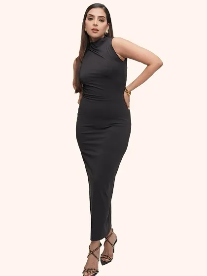 For this shoot, I created a soft glam look with a glowing base to complement this sleek black dress. The makeup is designed to look flawless and chic, matching the modern vibe of the outfit.