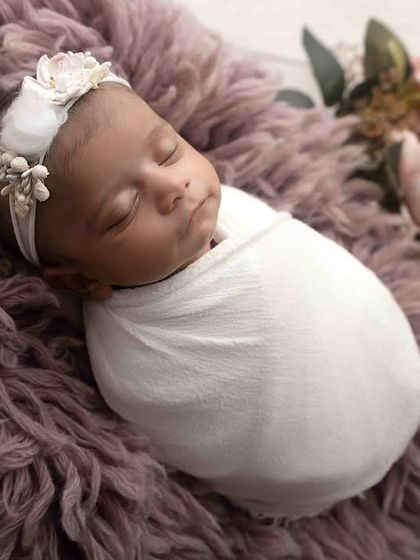 The First Few Days: Posed Newborn Portraits photo 11