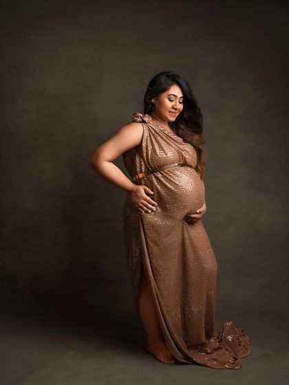 For the mama who loves a bit of sparkle. This sequined gown catches the light beautifully, adding a touch of glamour to your pregnancy portraits.