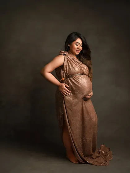 For the mama who loves a bit of sparkle. This sequined gown catches the light beautifully, adding a touch of glamour to your pregnancy portraits.