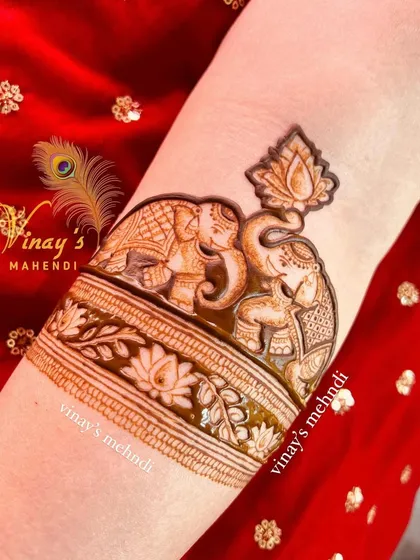 A charming elephant cuff design for the forearm. This piece brings good luck and features two elephants surrounded by lotus flowers.