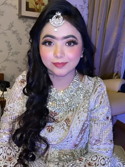 Farheen, all dolled up for her Walima. We went for a soft, pretty look with a focus on flawless skin and a beautiful diamond necklace.