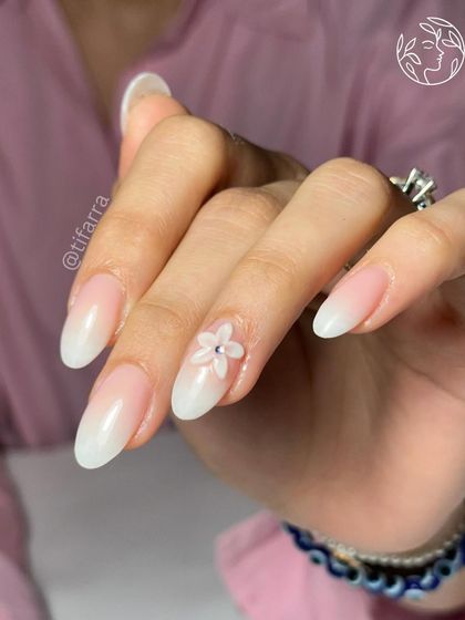 A side view of the blooming beauty set, showing the delicate 3D flower on a clean ombre base.