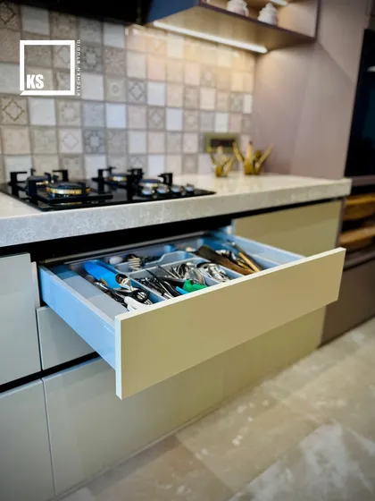 A well-designed kitchen is an organized kitchen. We focus on the inside of the drawers as much as the outside, using custom organizers to ensure every spoon, pot, and pan has its place. This is how we eliminate clutter from your daily routine.