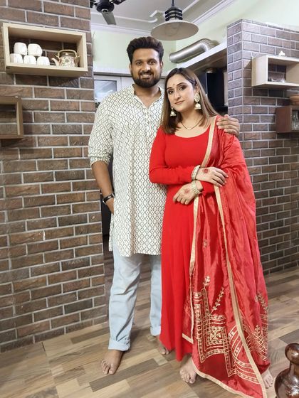 Another lovely photo from our Karwachauth celebration, showing a full view of the outfit and jewellery.