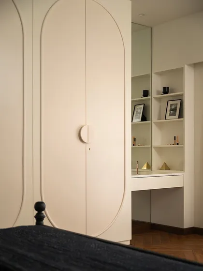 A closer look at the custom wardrobe in the master bedroom. The oval-shaped paneling on the doors adds a soft, sculptural element to the room, reflecting our focus on bespoke details.