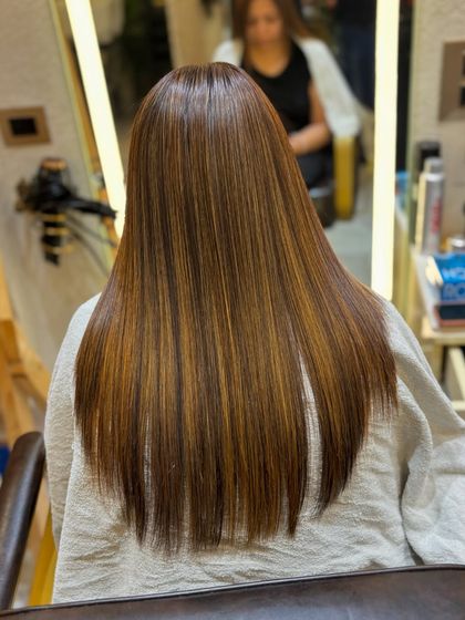 A stunning caramel brown colour on long, straight hair. The colour is even and glossy, giving a sleek and polished finish.