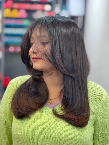 The way the layers fall in this haircut is just perfect. It's a versatile style that looks great on everyone.