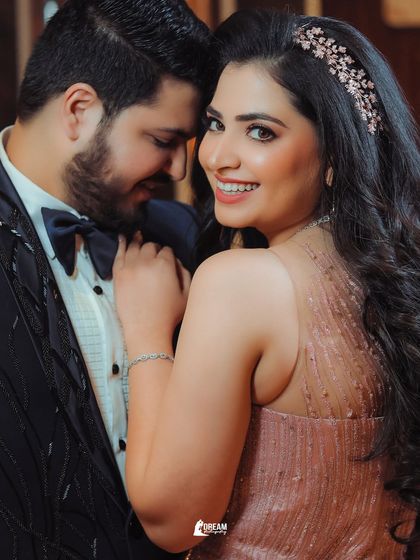 A joyful and intimate portrait from a Sagan ceremony. The bride's radiant smile is the centerpiece of this beautiful moment.
