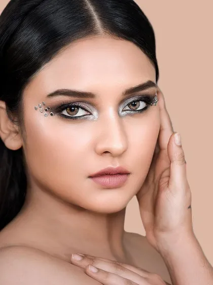 A detailed beauty shot focusing on creative makeup and flawless skin. I provide professional retouching to ensure every detail is perfect, making these images ideal for beauty editorials and cosmetic brand campaigns.