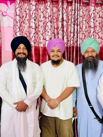 Another group photo with the respected Hazuri Ragis. The opportunity to be in their presence is a blessing I am very grateful for.