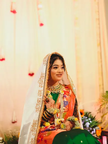 This bride is wearing a custom dupatta for her Haldi ceremony, paired with our yellow and white floral jewellery set, including a necklace, earrings, and haath phool.