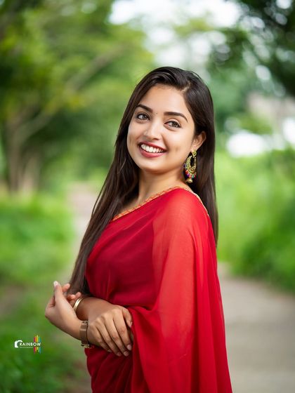 A bright and cheerful portrait, perfect for showcasing a friendly and approachable persona.