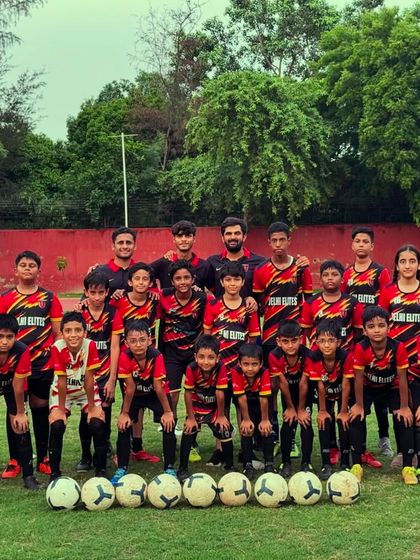 Mondays are tough, but so are we. The full academy squad ready to start the week with a strong training session.