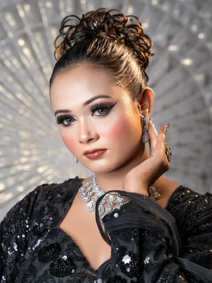 A direct look at this glamorous makeup. The contouring is soft yet effective, and the eye makeup is blended to perfection. I guide my students to achieve this level of finish in our pro course.