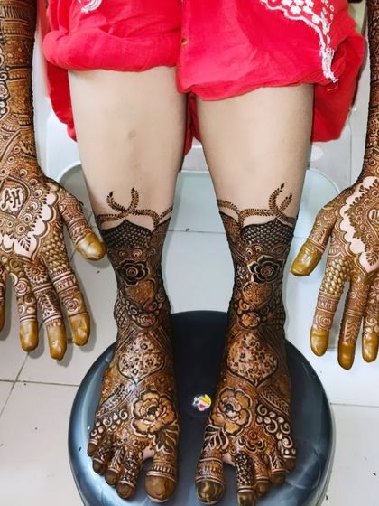 A full bridal set, with matching intricate designs on the hands and feet.