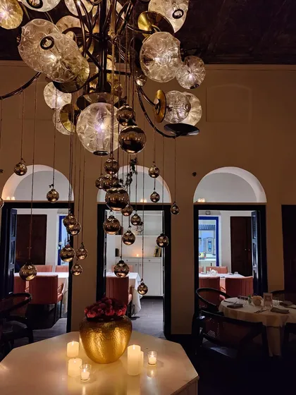 Step into an evening of understated elegance. The glow of candlelight and our signature chandeliers creates a warm, intimate atmosphere, perfect for quiet conversations and memorable celebrations.