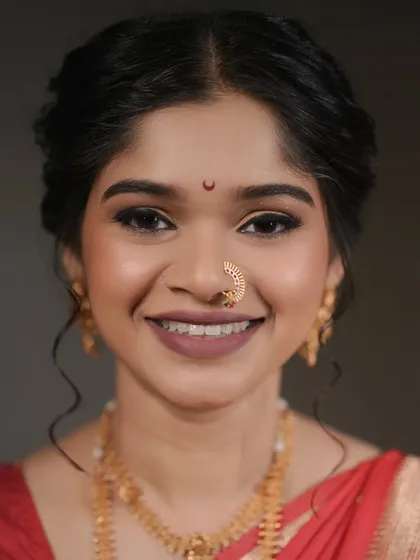 A stunning close-up of the bride. Her makeup features defined, smoky eyes and a neutral matte lip, a classic combination that always looks elegant.
