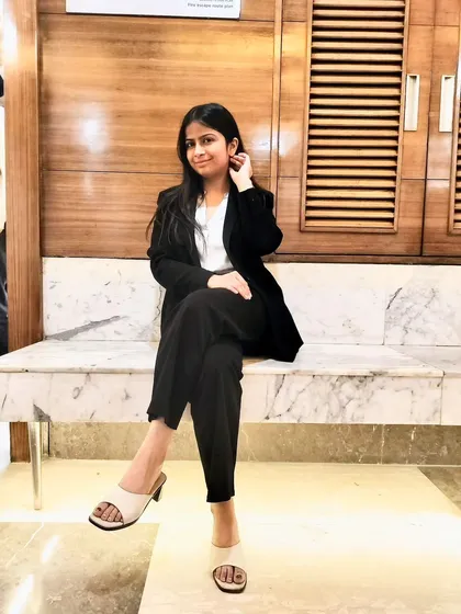 Dressed in black and white, the classic colors of the legal profession. This is my uniform for fighting for your rights.
