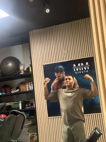A powerful pose.