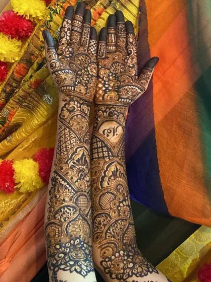 A beautiful shot of the full bridal henna against a colorful backdrop.