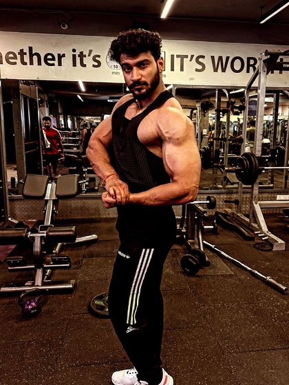 These images and videos show my day-to-day process of checking my physique, practicing various poses like the front double biceps, side triceps, and back spreads. Each one is a small step in the long journey of building a championship-level body.