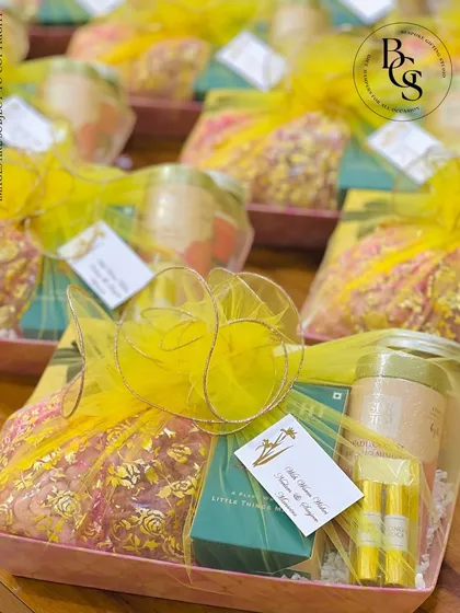 A festive tray filled with yellow-wrapped gifts, perfect for Diwali or Haldi ceremonies. The consistent colour theme creates a powerful visual impact.