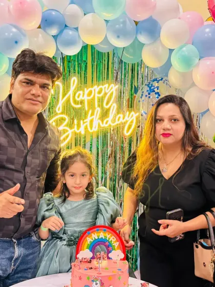 A happy family celebrating their daughter's unicorn-themed birthday. The smiles on their faces are my biggest reward.