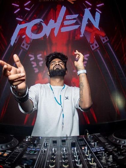 A duplicate shot of me at SinQ Nightclub.