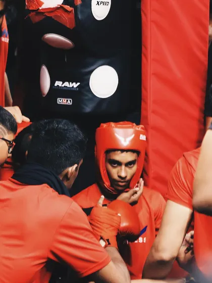 In the corner between rounds, a fighter receives instructions from his coach. These moments are crucial.