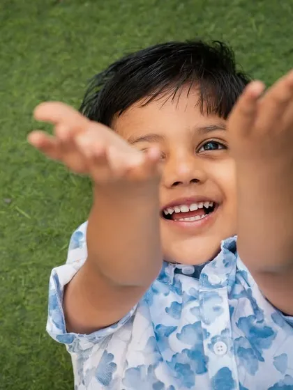 An expressive and playful moment during an outdoor kids' photoshoot. I encourage kids to have fun and be themselves in front of the camera.