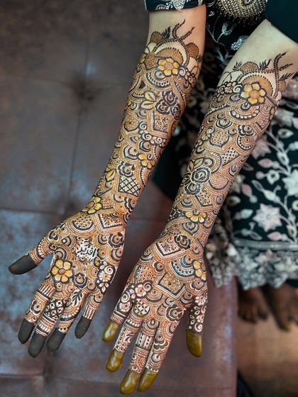 A beautiful, clear shot of the full floral design. The mix of dark-filled flowers and lighter, shaded ones creates a lovely contrast.