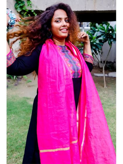 I find so much comfort and authenticity in Indian wear. Here, I've styled a simple black kurta with a bright pink dupatta for a pop of color. It's an easy and vibrant everyday look.