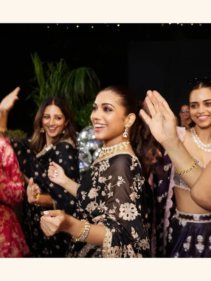 Draped in Mulmul, wrapped in joy, and dancing like nobody’s watching. This is the energy of a shaadi ka ghar.