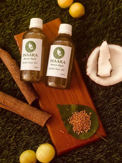 A beautiful shot of my Blossom Maple oil with some of its key natural ingredients like coconut, cinnamon, and amla. This is what pure, plant-based care looks like.