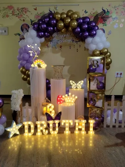 Another take on the popular butterfly theme, this time with a rich purple and gold balloon arch. I incorporated illuminated letters, a star, and a crown to add more sparkle to the birthday girl's special day.
