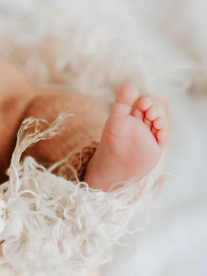 Those tiny, perfect toes. I always make sure to capture the little details that you'll want to remember forever.