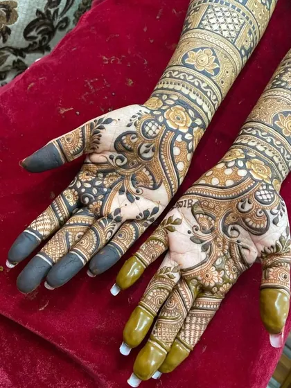 The beauty of a developed henna stain on an intricate design. This full coverage floral and paisley pattern shows the gorgeous deep brown color that my natural henna achieves.