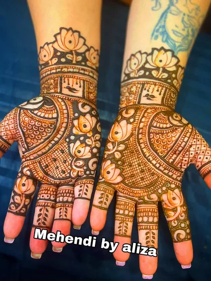 A beautiful Karwachauth design with lotus motifs. The dark stain is just what you want for this special day.