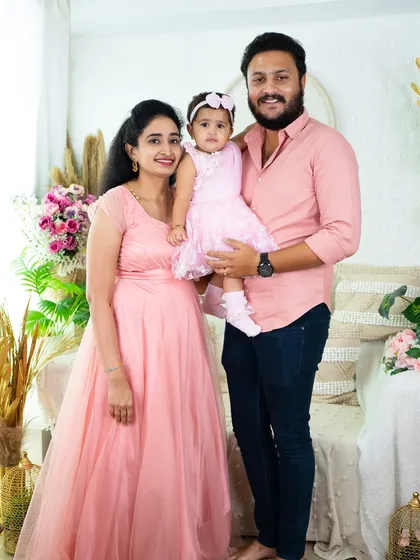 From a baby bump to a family of three, I’m here to capture every chapter of your story. These family portraits are about the genuine connection and love you share, preserved in a beautiful, natural way.