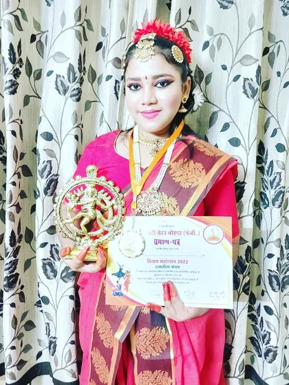 A proud moment for Nritya Gurukul. Here is one of my senior students holding her trophy and certificate from an online competition. We encourage participation in such events to build confidence and gain valuable performance experience.