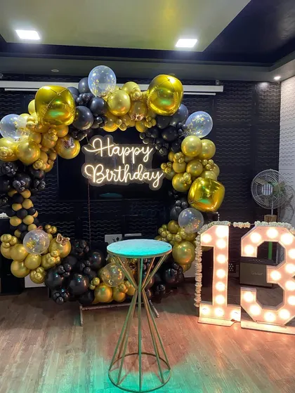A different angle of the stylish black and gold 13th birthday decor.