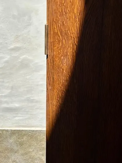 A close-up of the material transitions in one of our projects. The junction of sand plaster, stone, teak wood, and brass creates a simple yet bold and beautiful spatial experience.