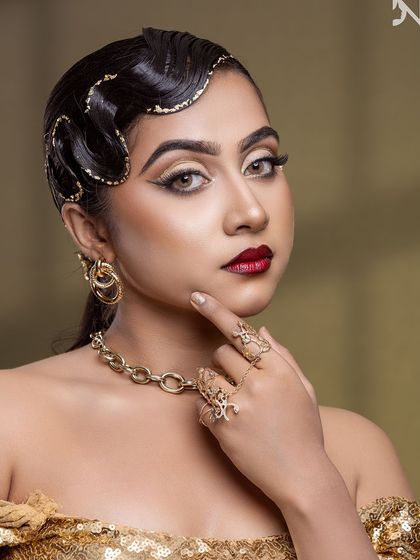 Another powerful close-up of this Brazilian-inspired high-fashion look. Mastering these advanced techniques is a key part of my makeup academy curriculum.