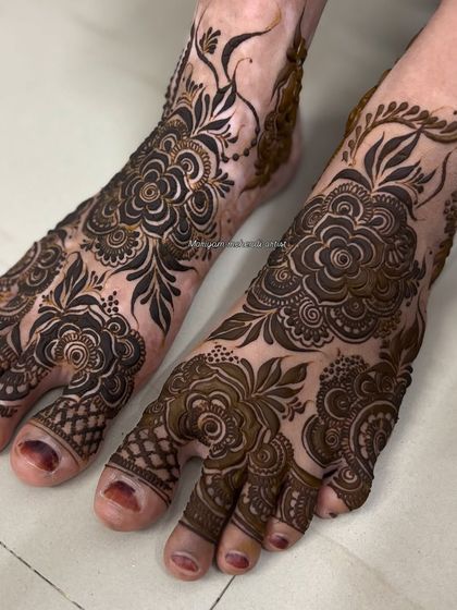 Intricate Mehendi for Feet photo 11