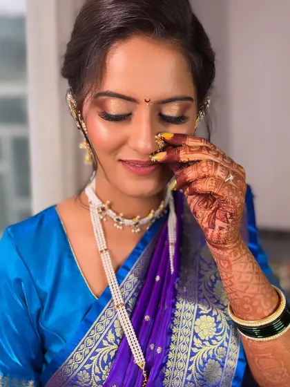 A close-up of the Punyavachan look. The intricate nath and traditional bindi are key elements of this beautiful Maharashtrian bridal style.