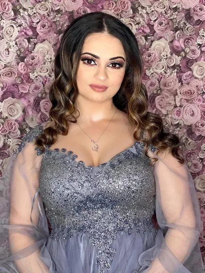 A breathtaking reception look. I created a soft but glamorous smokey eye with shimmering silver on the lids, paired with a flawless base and contoured cheeks for a truly show-stopping effect.