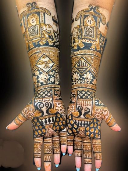 A repeat of the bold peacock and elephant design from ID 121, showing its stunning visual impact.